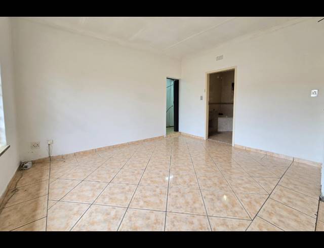 3 BEDROOM FREEHOLD FOR SALE IN RIDGEWAY
